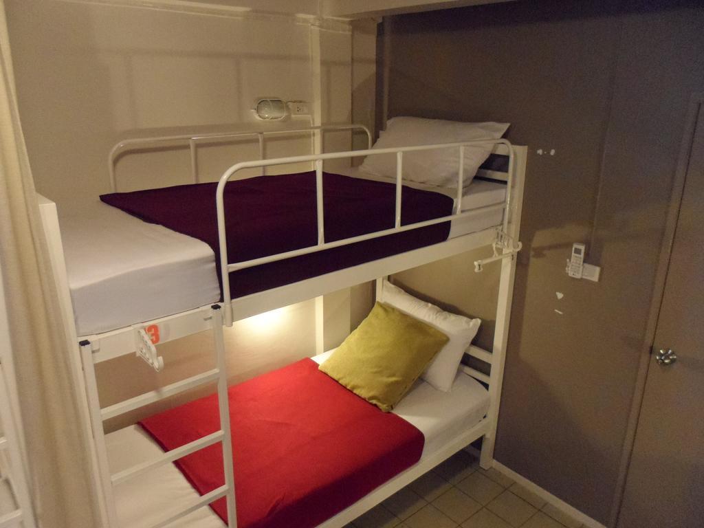 Need Sleep Hostel 曼谷 外观 照片